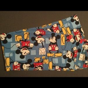 LuLaRoe OS Mickey leggings.